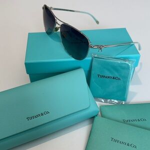 🩵Tiffany & Co. TF 3044 Aviator Sunglasses with the Iconic Bow Decoration